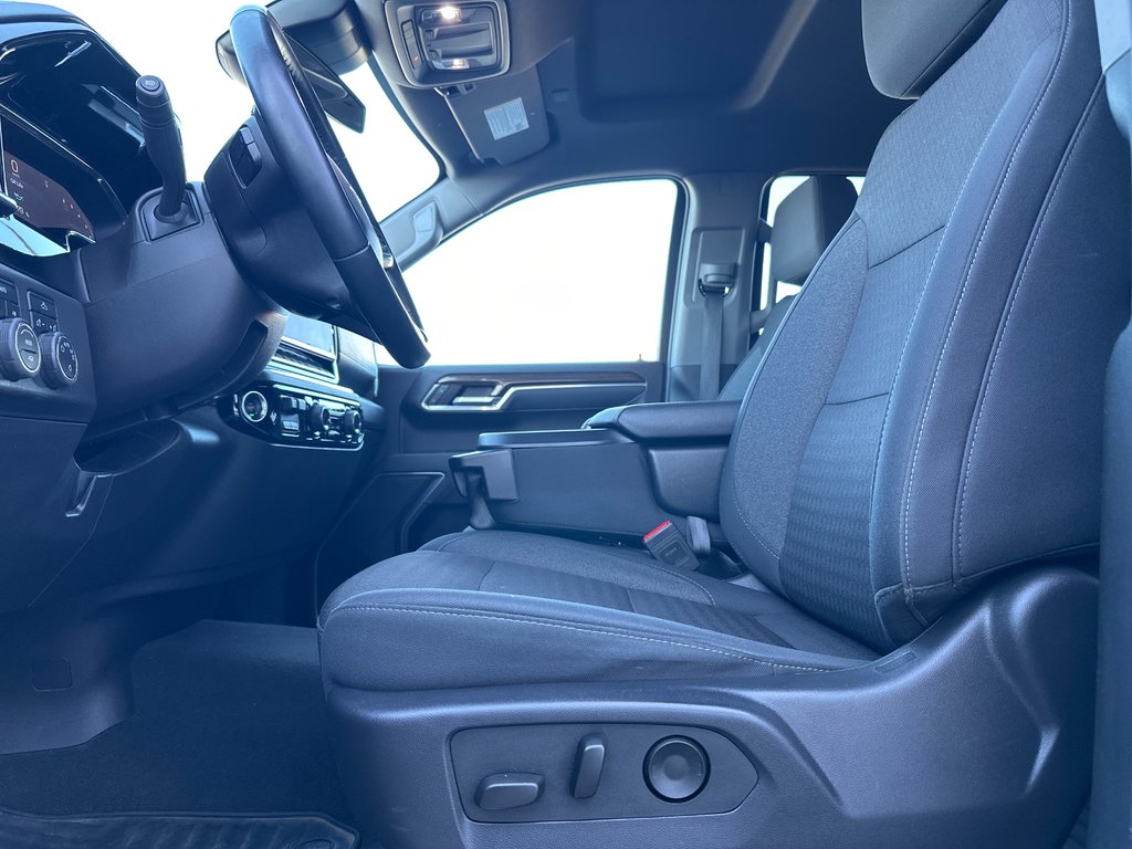 2025 Chevrolet Silverado 1500 LT Crew cab 4X4 in Amos, Quebec - 9 - w1024h768px