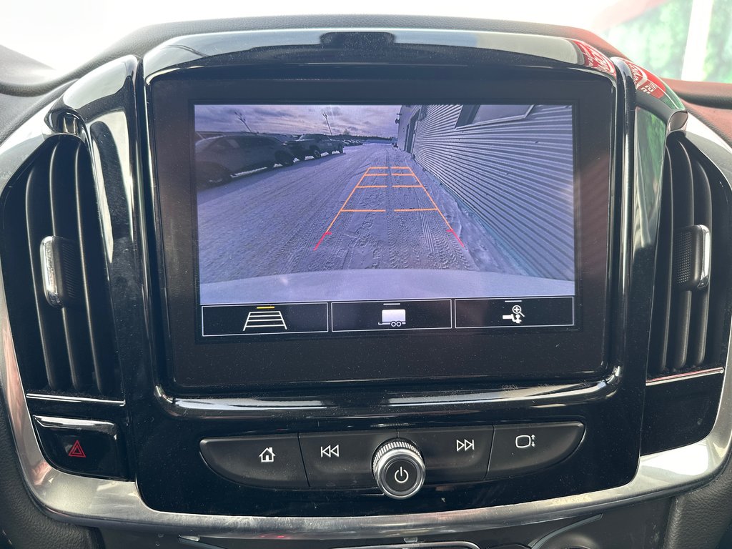 2020 Chevrolet Traverse LT AWD in Amos, Quebec - 19 - w1024h768px