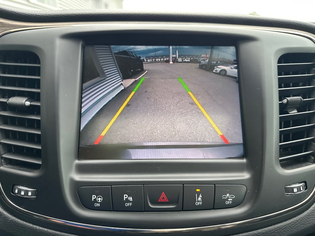 Chrysler 200 C AWD 2015 à Amos, Québec - 14 - w1024h768px