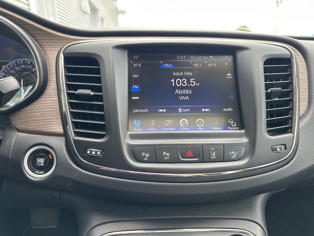 Chrysler 200 C AWD 2015 à Amos, Québec - 11 - w1024h768px