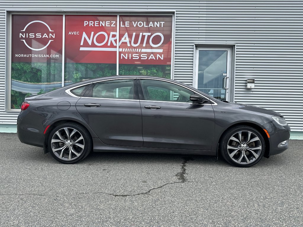Chrysler 200 C AWD 2015 à Amos, Québec - 4 - w1024h768px