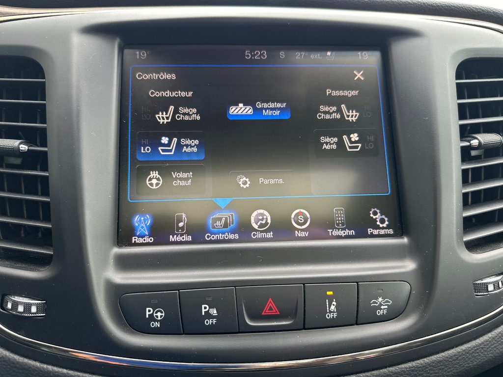 Chrysler 200 C AWD 2015 à Amos, Québec - 13 - w1024h768px