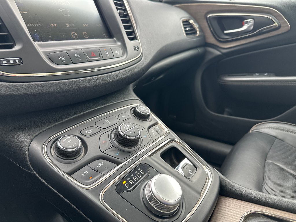 Chrysler 200 C AWD 2015 à Amos, Québec - 12 - w1024h768px