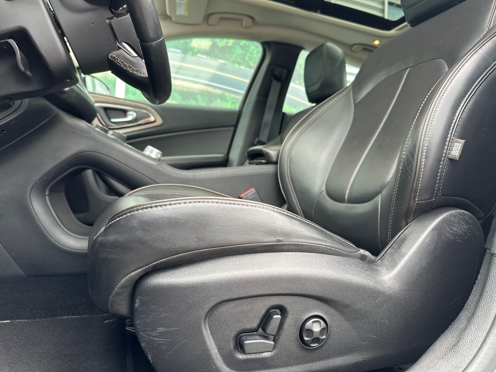 Chrysler 200 C AWD 2015 à Amos, Québec - 9 - w1024h768px