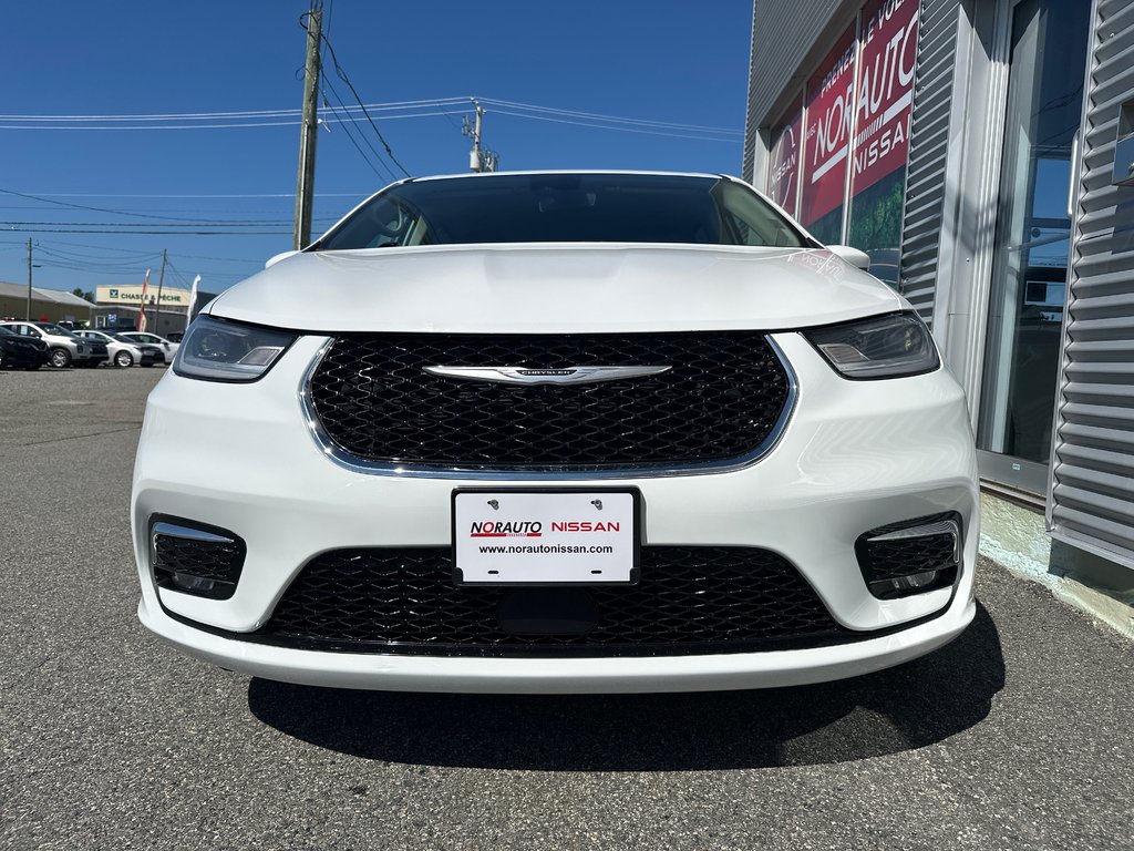 2023 Chrysler Pacifica Touring L AWD in Amos, Quebec - 7 - w1024h768px
