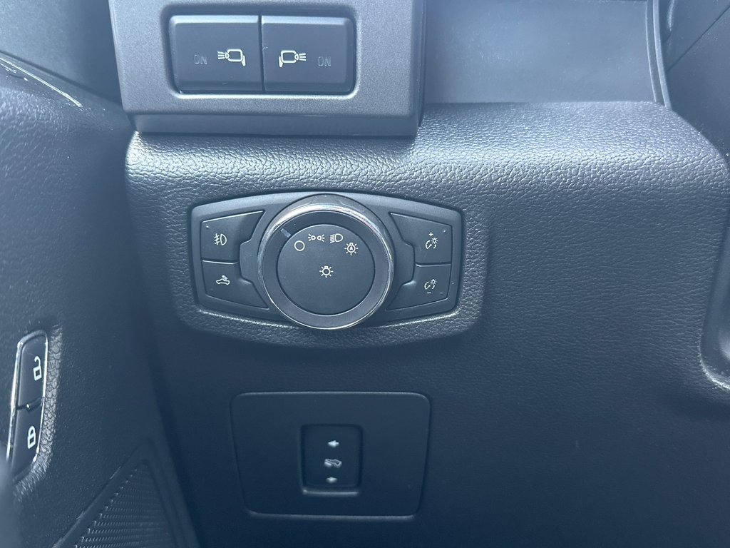 Ford F-150 XLT 301A 4X4 2016 à Amos, Québec - 15 - w1024h768px