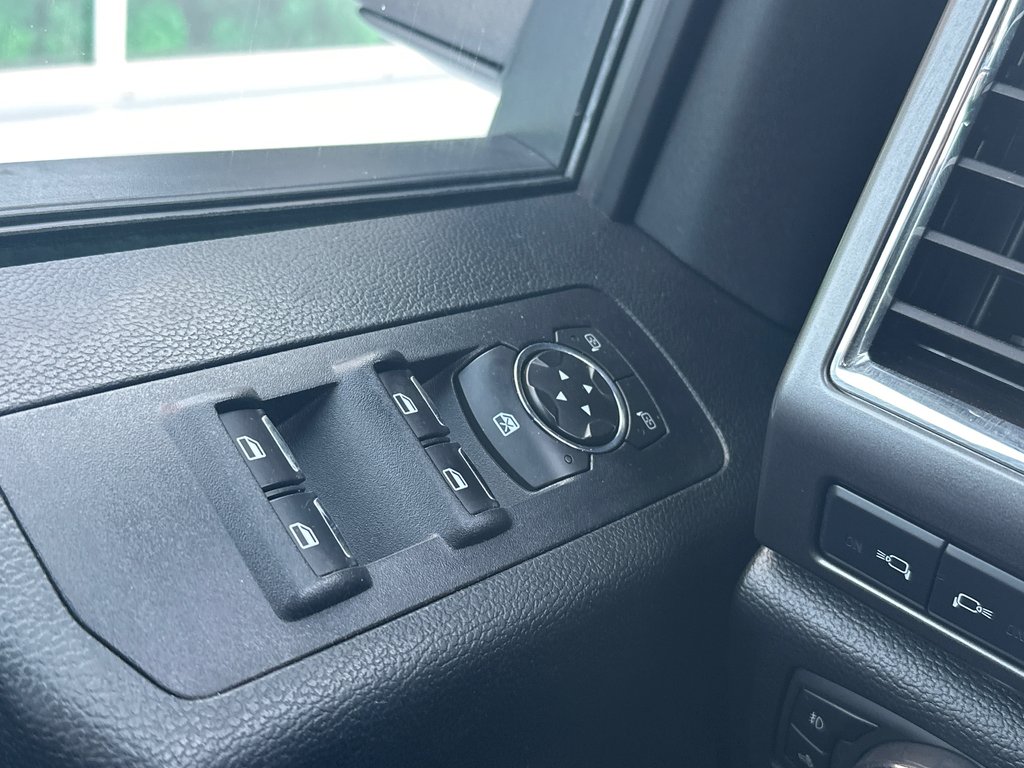 Ford F-150 XLT 301A 4X4 2016 à Amos, Québec - 14 - w1024h768px