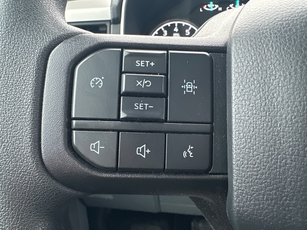 Ford F-150 XLT 5.0L 2023 à Amos, Québec - 12 - w1024h768px