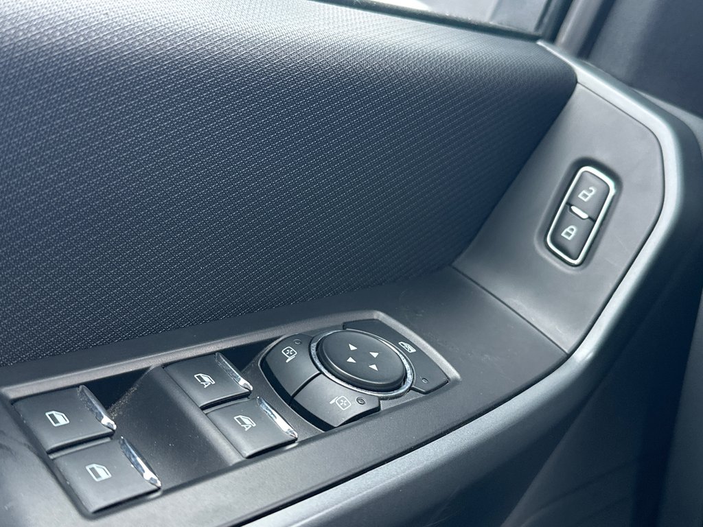 Ford F-150 XLT 5.0L 2023 à Amos, Québec - 15 - w1024h768px