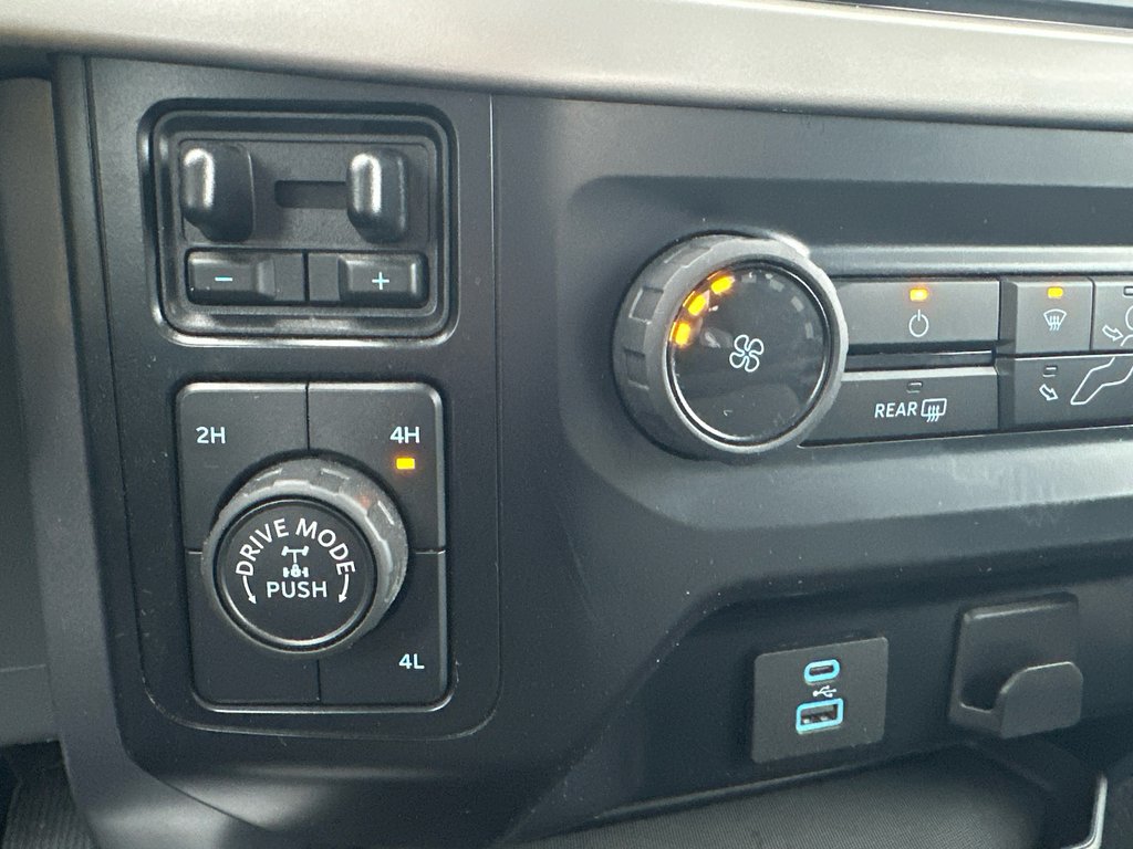 Ford F-150 XLT 5.0L 2023 à Amos, Québec - 14 - w1024h768px