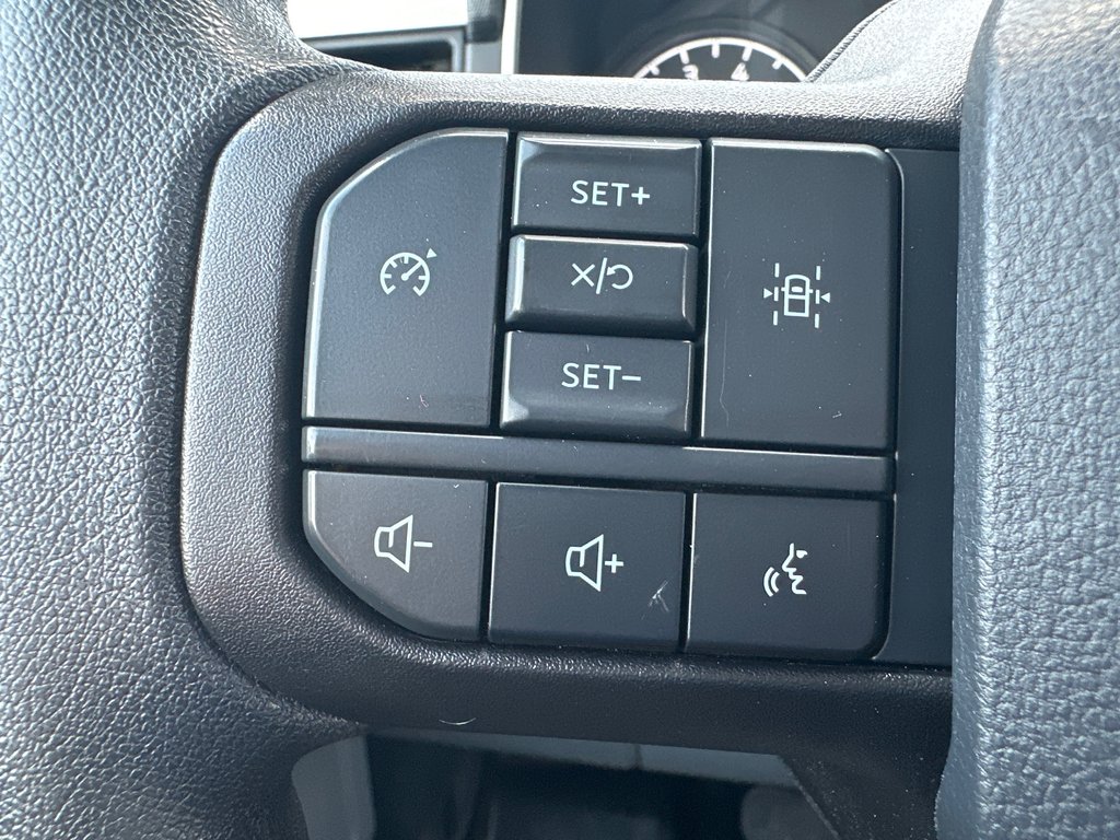2023 Ford F-150 XLT Supercrew 4x4 in Amos, Quebec - 12 - w1024h768px