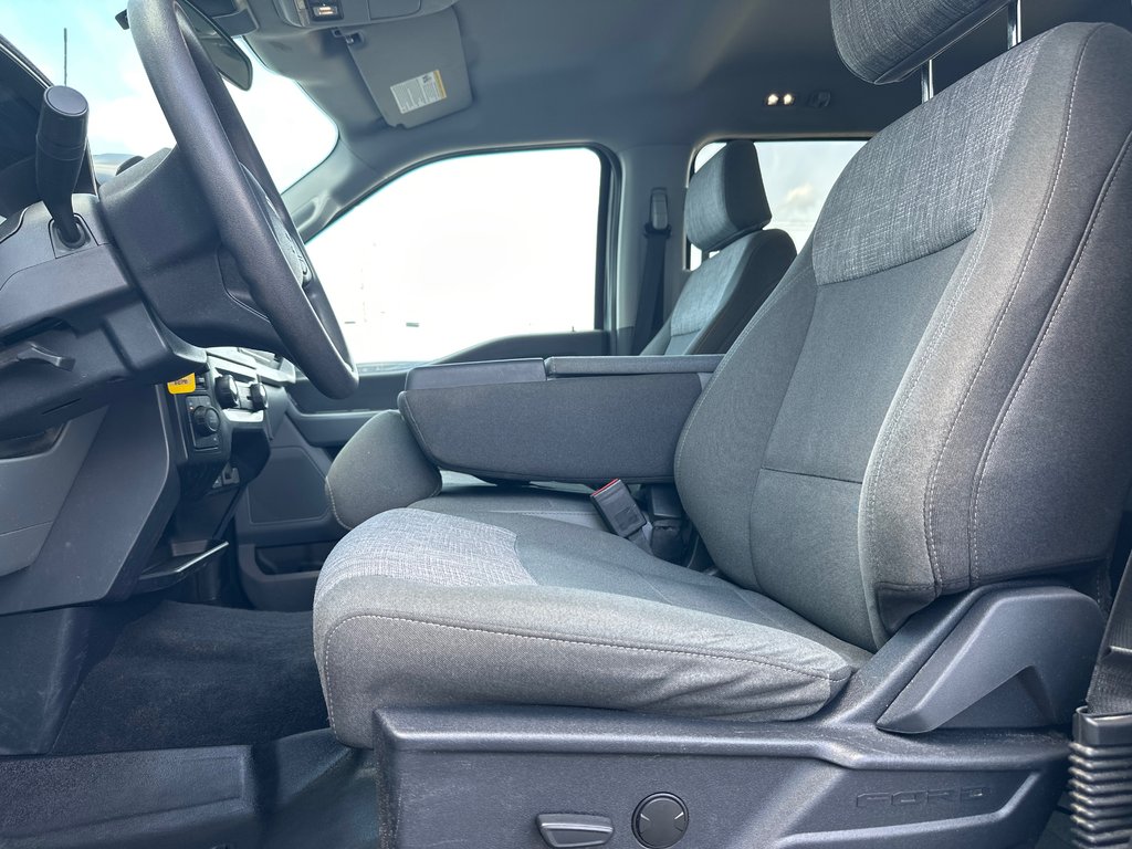 2023 Ford F-150 XLT Supercrew 4x4 in Amos, Quebec - 9 - w1024h768px