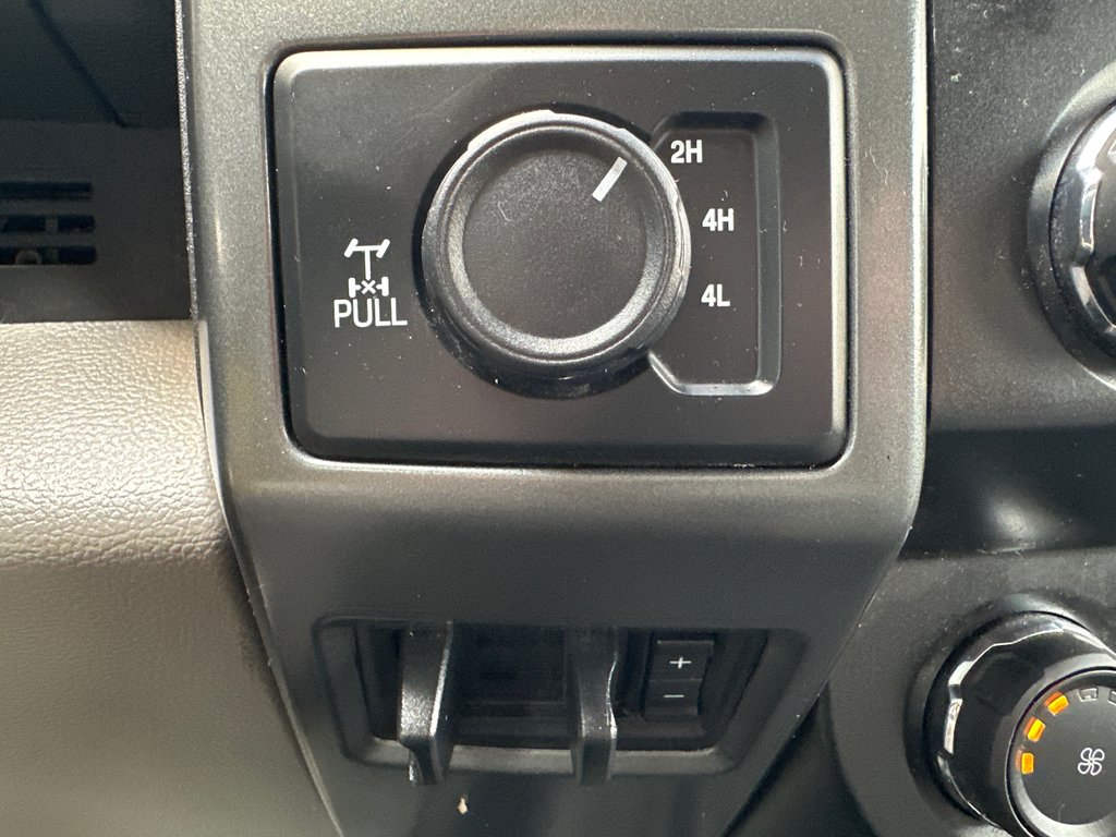 2022 Ford Super Duty F-250 XLT FX4 in Amos, Quebec - 13 - w1024h768px