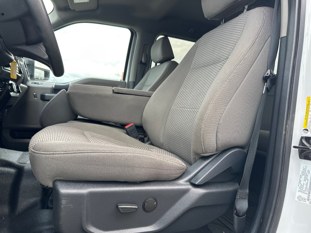 2022 Ford Super Duty F-250 XLT FX4 in Amos, Quebec - 9 - w1024h768px