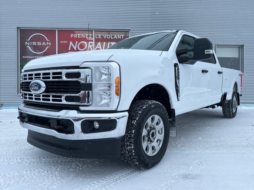 Ford Super Duty F-250 XLT CREW CAB 2023 à Amos, Québec - 1 - w1024h768px