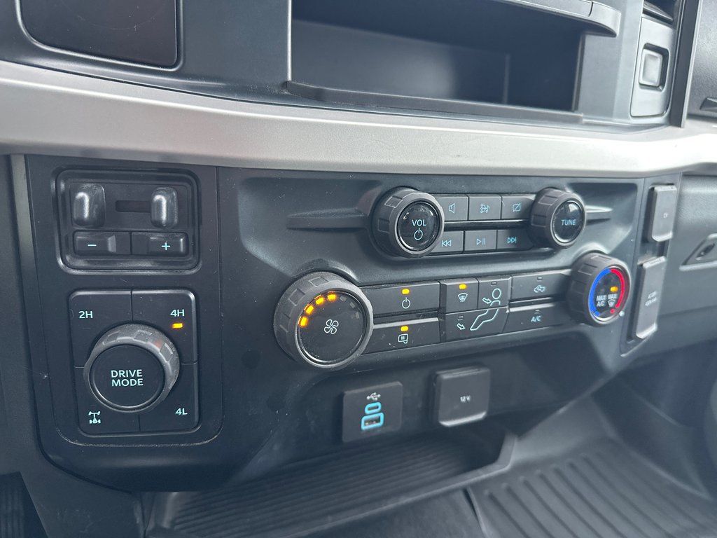 Ford Super Duty F-250 XLT CREW CAB 2023 à Amos, Québec - 14 - w1024h768px