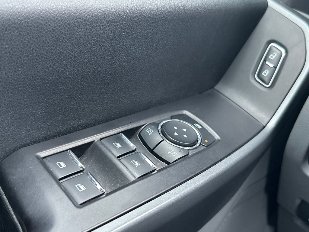 Ford Super Duty F-250 XLT CREW CAB 2023 à Amos, Québec - 16 - w1024h768px