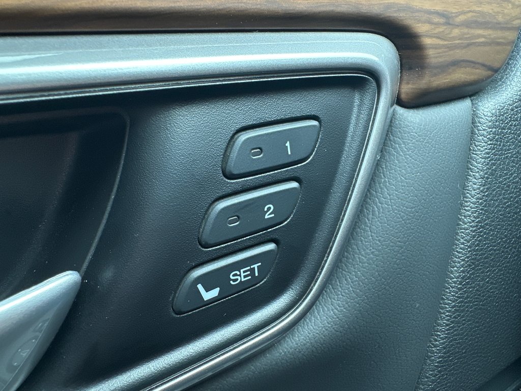 2019 Honda CR-V TOURING AWD in Amos, Quebec - 16 - w1024h768px