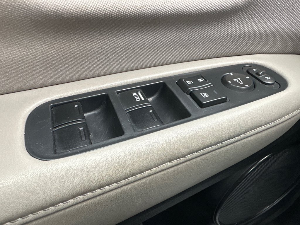 2016 Honda HR-V LX AWD in Amos, Quebec - 14 - w1024h768px