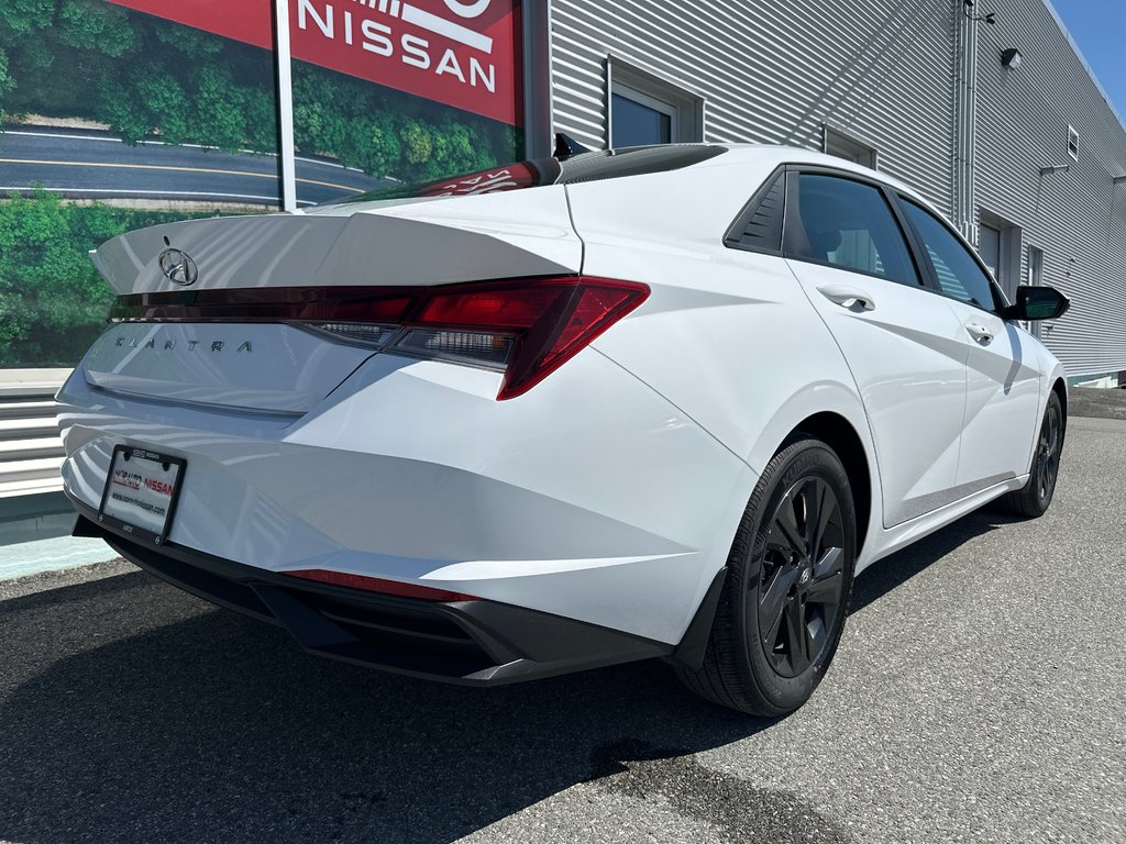 2022 Hyundai Elantra Preferred in Amos, Quebec - 6 - w1024h768px