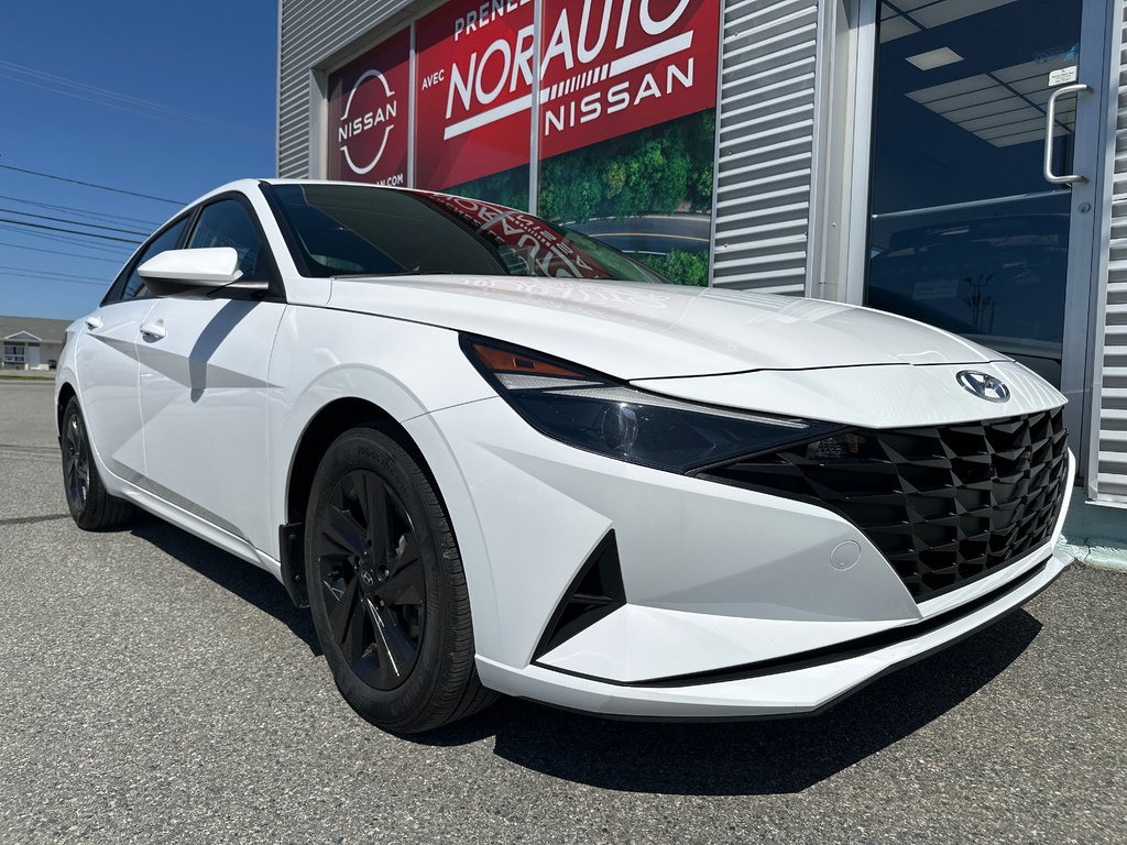2022 Hyundai Elantra Preferred in Amos, Quebec - 2 - w1024h768px