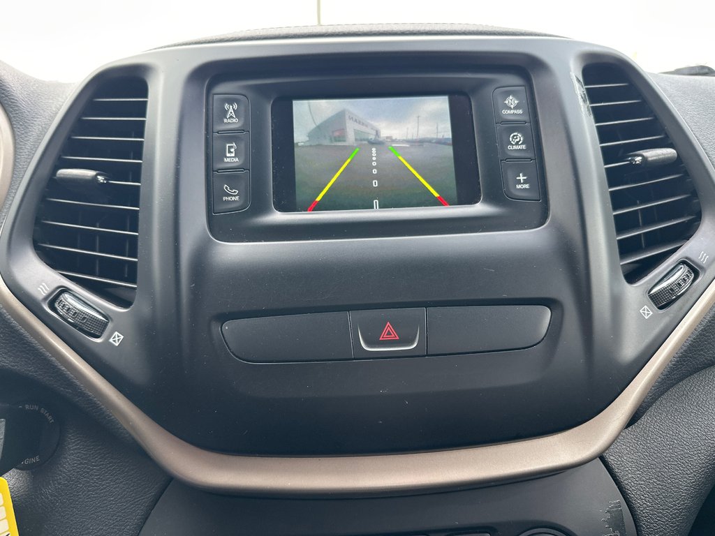 2016 Jeep Cherokee Sport 4 cyl. 4X4 in Amos, Quebec - 16 - w1024h768px