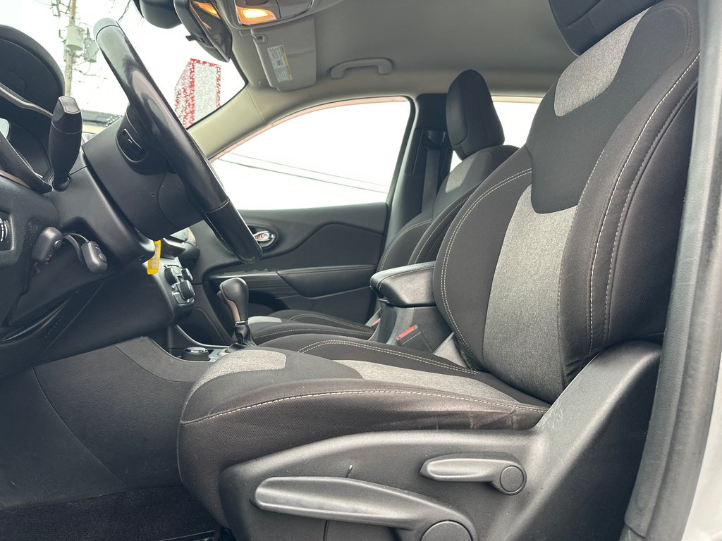 2016 Jeep Cherokee Sport 4 cyl. 4X4 in Amos, Quebec - 9 - w1024h768px