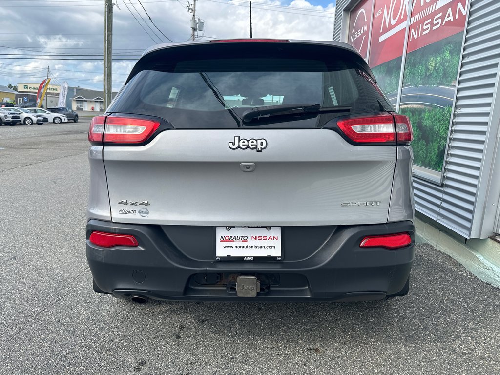 2016 Jeep Cherokee Sport 4 cyl. 4X4 in Amos, Quebec - 8 - w1024h768px