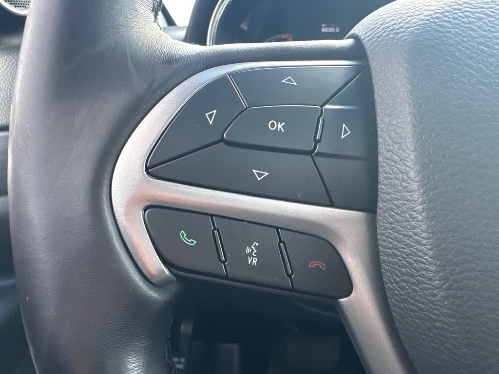 2019 Jeep Grand Cherokee Altitude 4X4 in Amos, Quebec - 13 - w1024h768px