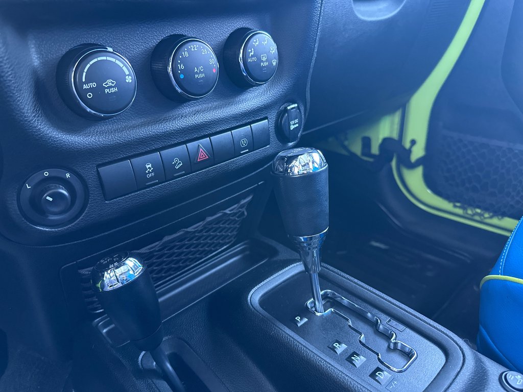 Jeep Wrangler Unlimited Sahara 4X4 2017 à Amos, Québec - 15 - w1024h768px