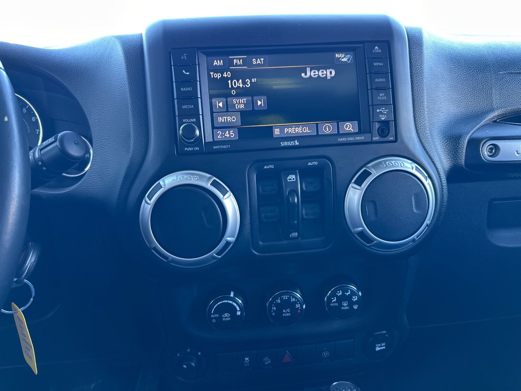 Jeep Wrangler Unlimited Sahara 4X4 2017 à Amos, Québec - 12 - w1024h768px