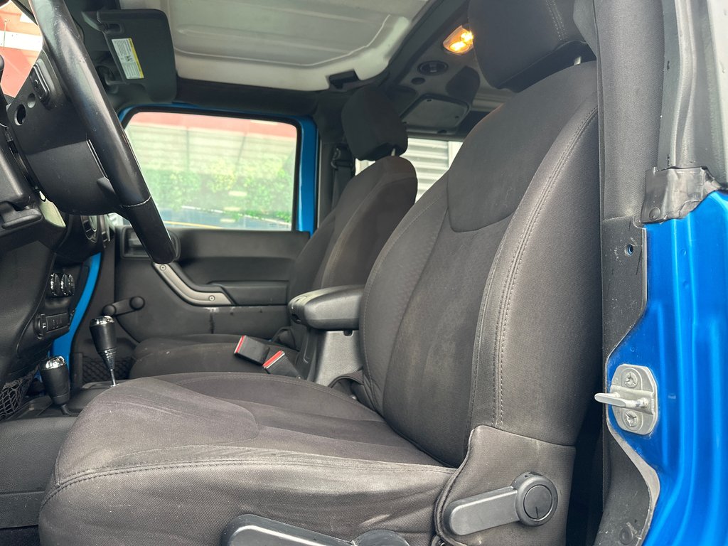 Jeep Wrangler Sport AUTOMATIQUE 2015 à Amos, Québec - 9 - w1024h768px