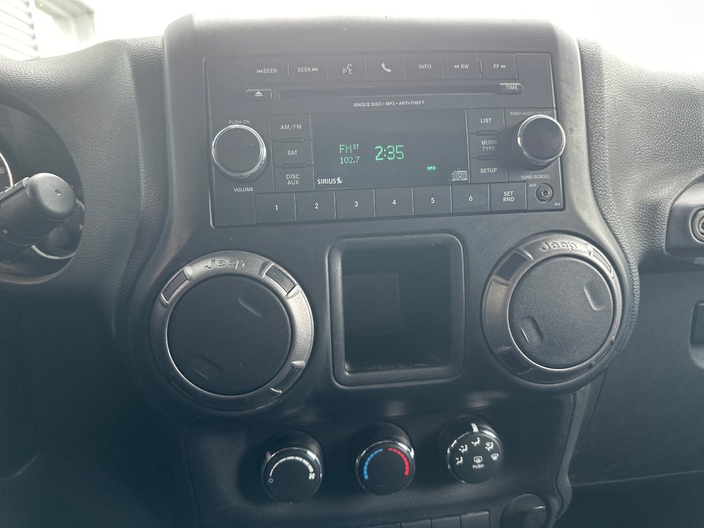Jeep Wrangler Sport AUTOMATIQUE 2015 à Amos, Québec - 11 - w1024h768px