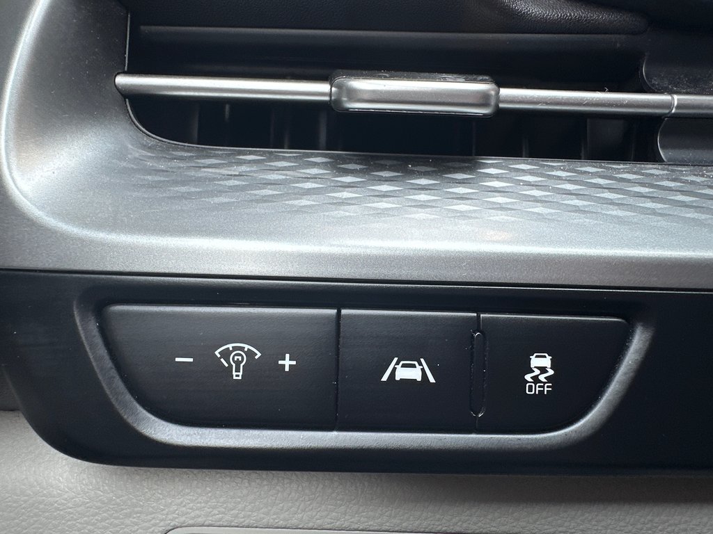 Kia Carnival LX 2022 à Amos, Québec - 16 - w1024h768px