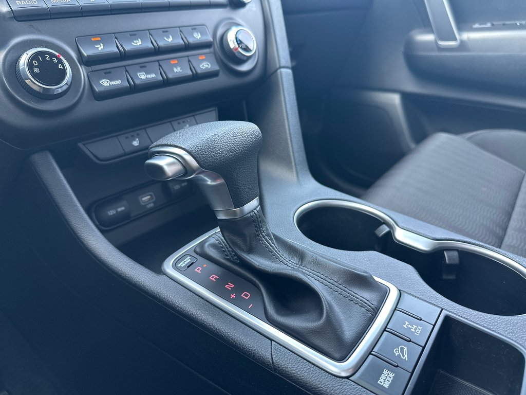 2020 Kia Sportage LX AWD in Amos, Quebec - 13 - w1024h768px