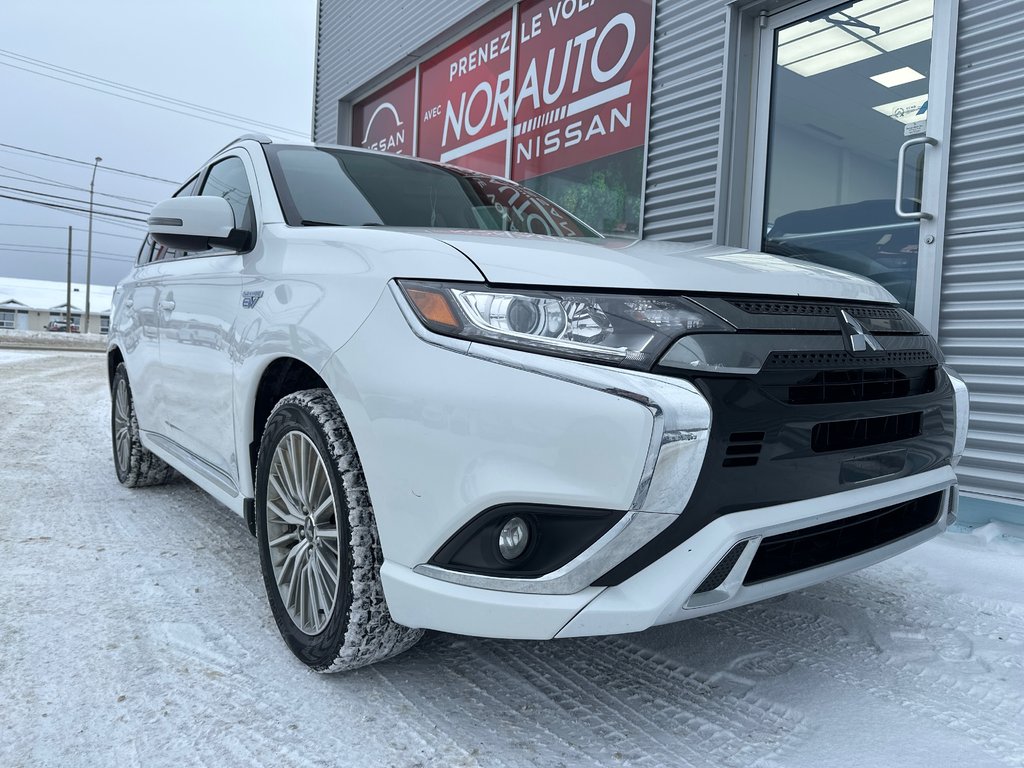 2021 Mitsubishi Outlander PHEV SE AWD in Amos, Quebec - 2 - w1024h768px