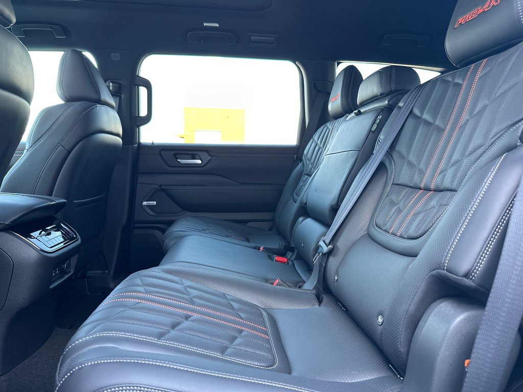 Nissan Armada PRO-4X 2025 à Amos, Québec - 27 - w1024h768px