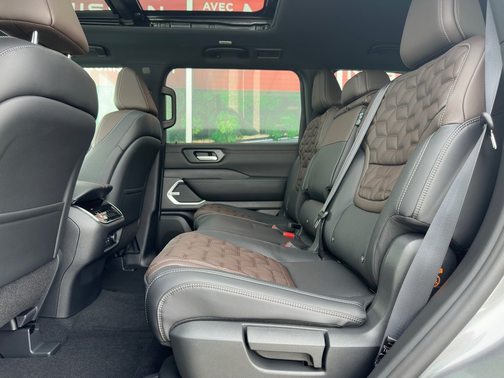 Nissan Armada Platinum 2026 à Amos, Québec - 16 - w1024h768px