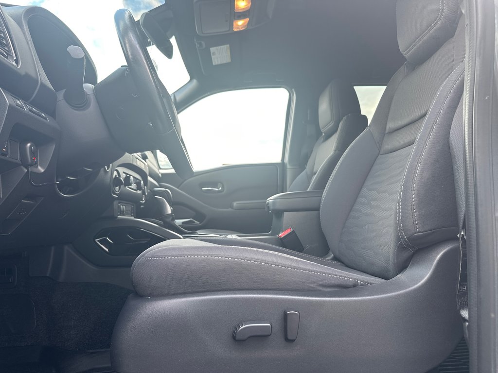 Nissan Frontier SV MIDNIGHT 4X4 2023 à Amos, Québec - 9 - w1024h768px