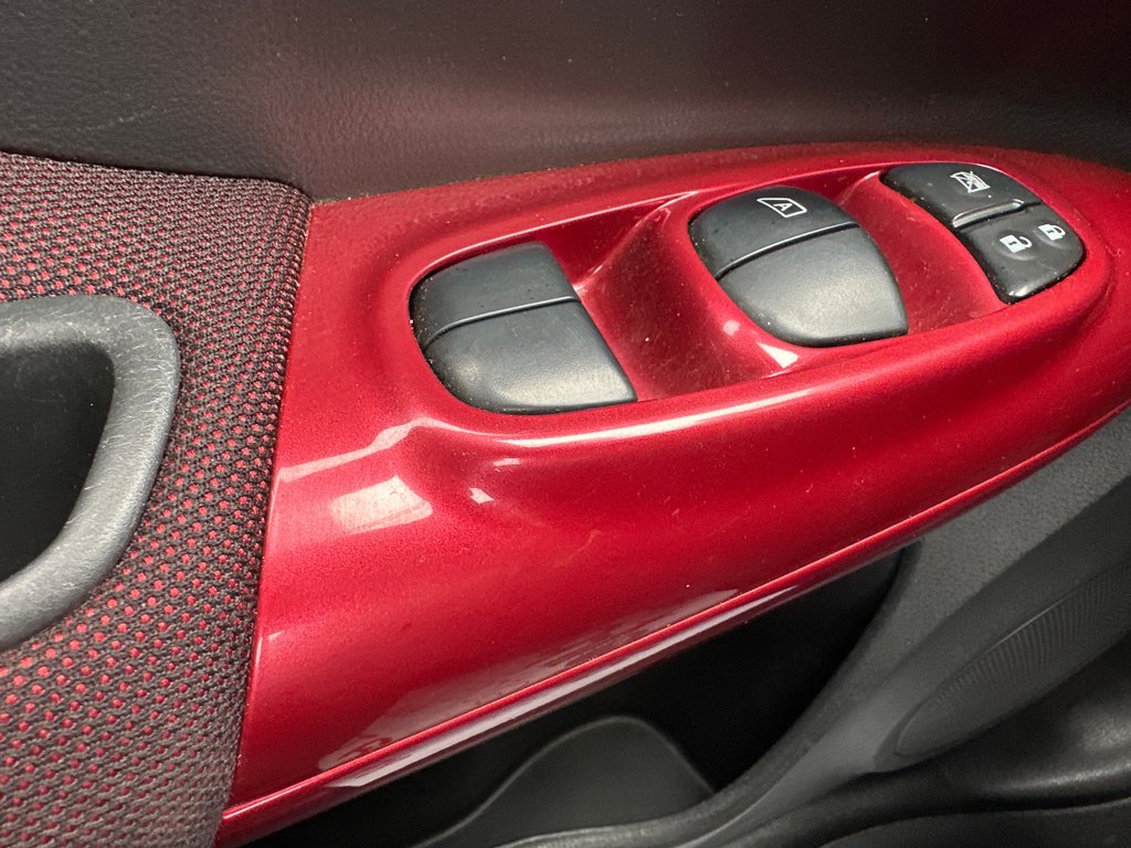 2014 Nissan Juke SV AWD in Amos, Quebec - 13 - w1024h768px
