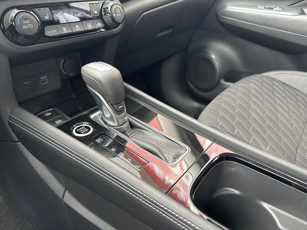 2025 Nissan Kicks Play SV in Amos, Quebec - 9 - w1024h768px