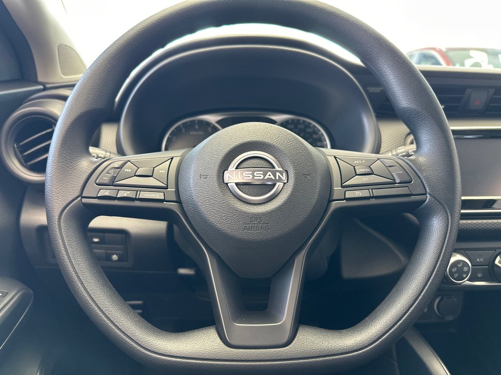 Nissan Kicks Play S 2025 à Amos, Québec - 5 - w1024h768px