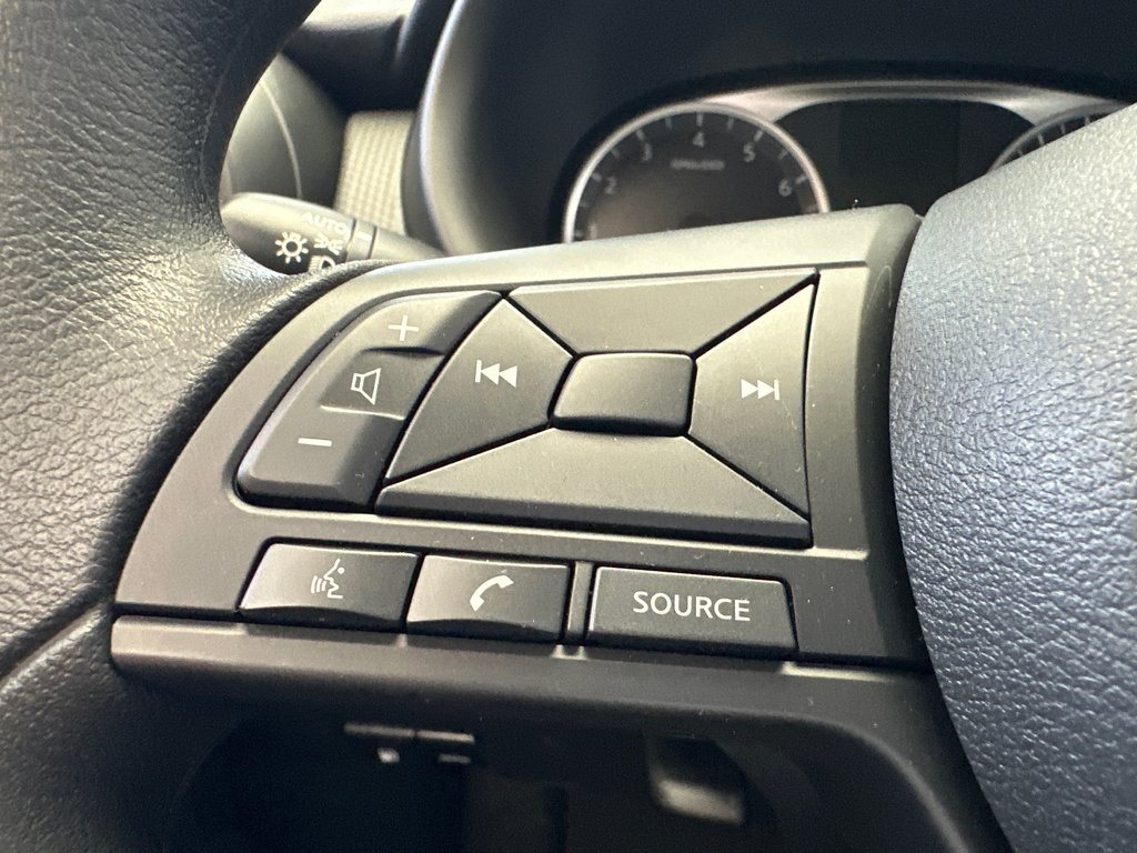 Nissan Kicks Play S 2025 à Amos, Québec - 8 - w1024h768px