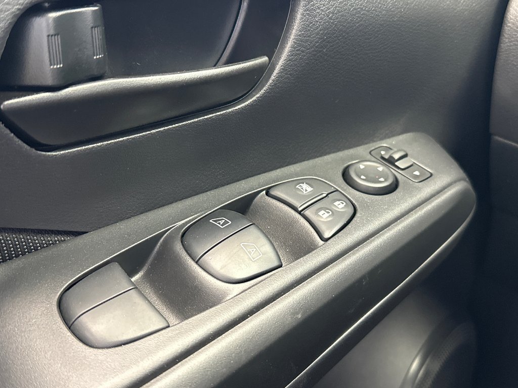 Nissan Kicks Play S 2025 à Amos, Québec - 11 - w1024h768px