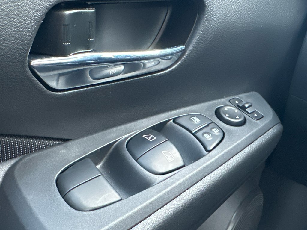 Nissan Kicks Play SV 2025 à Amos, Québec - 15 - w1024h768px