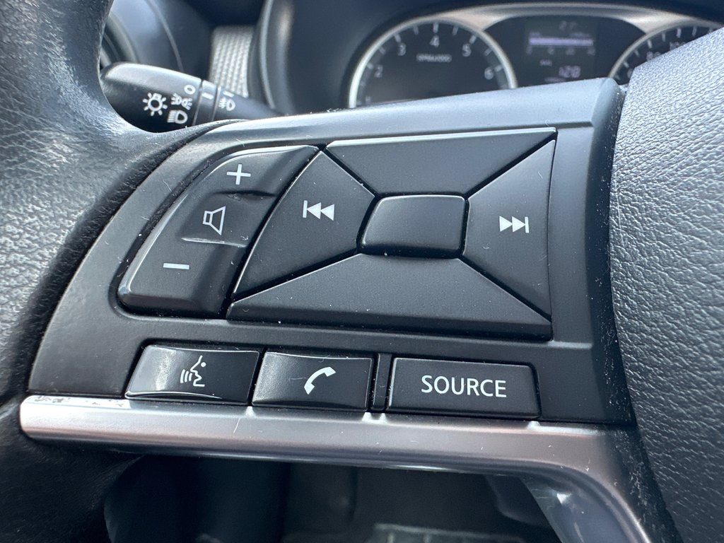 2018 Nissan Kicks S in Amos, Quebec - 13 - w1024h768px