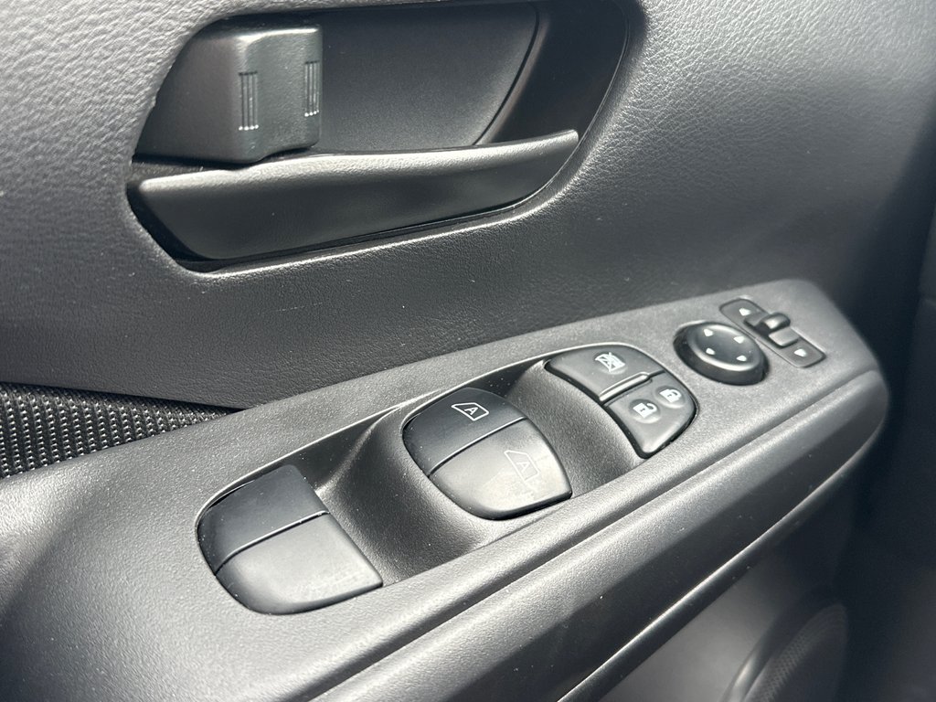 2024 Nissan Kicks S in Amos, Quebec - 15 - w1024h768px