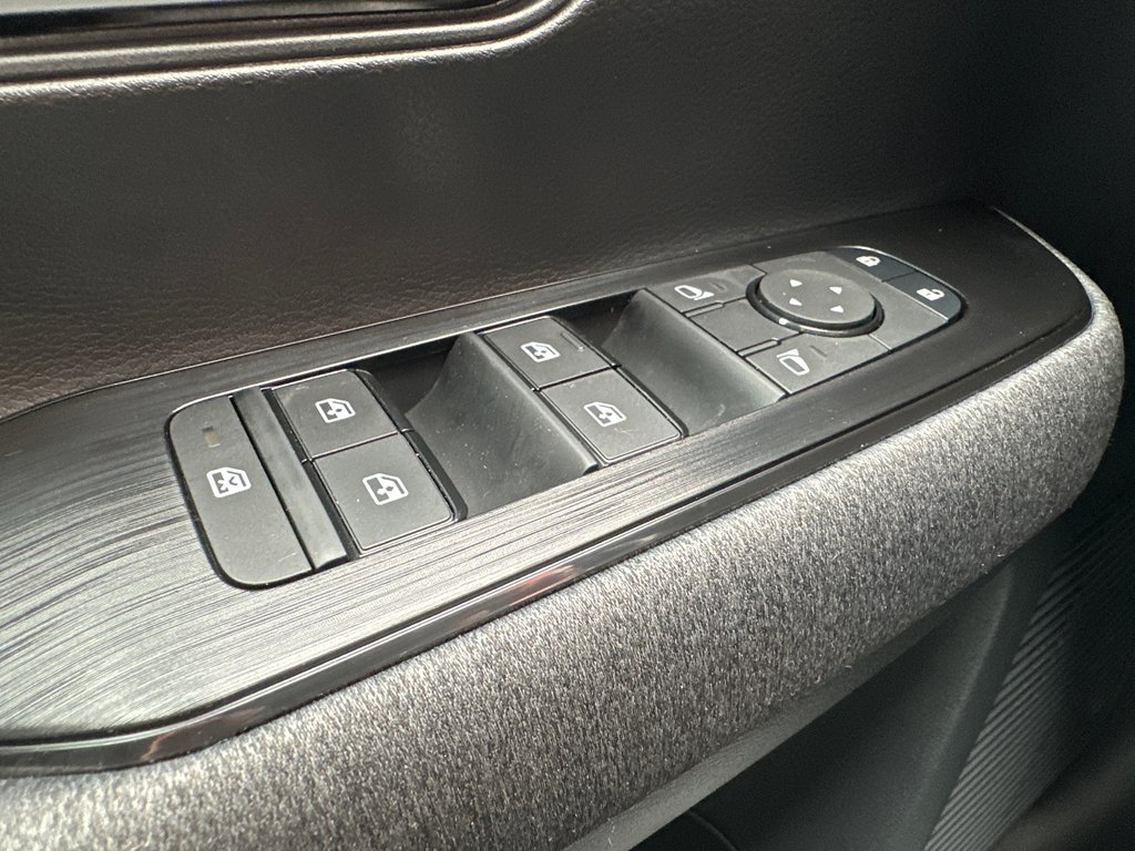 Nissan Kicks SV 2025 à Amos, Québec - 14 - w1024h768px