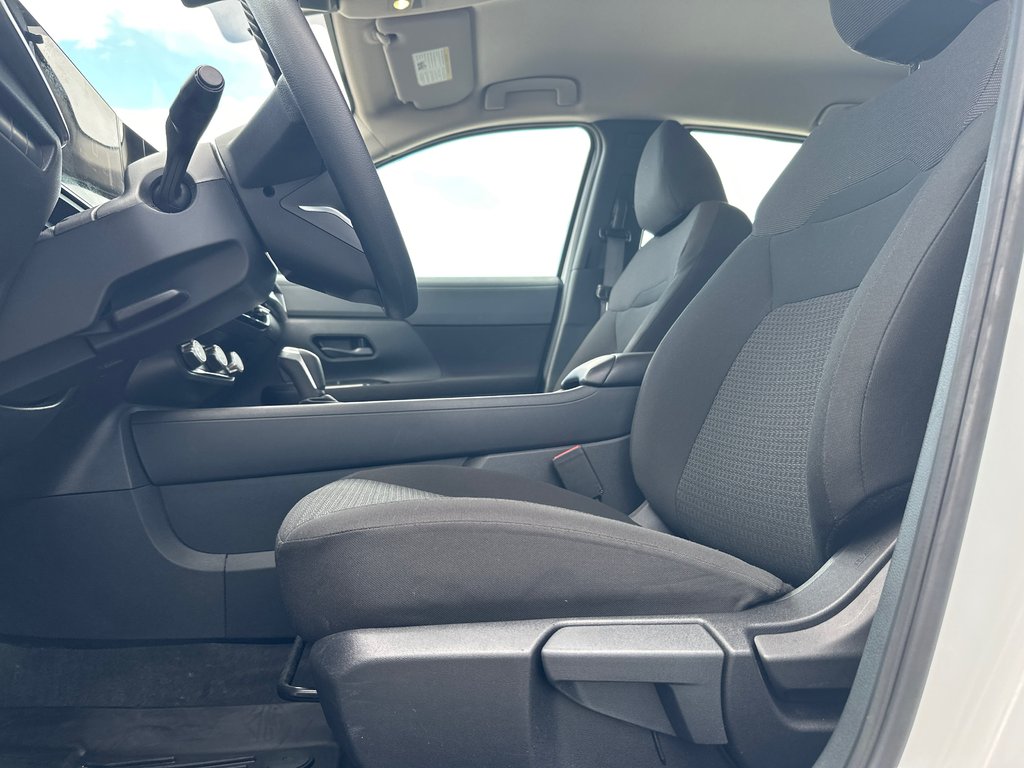 2025 Nissan Kicks S AWD in Amos, Quebec - 9 - w1024h768px