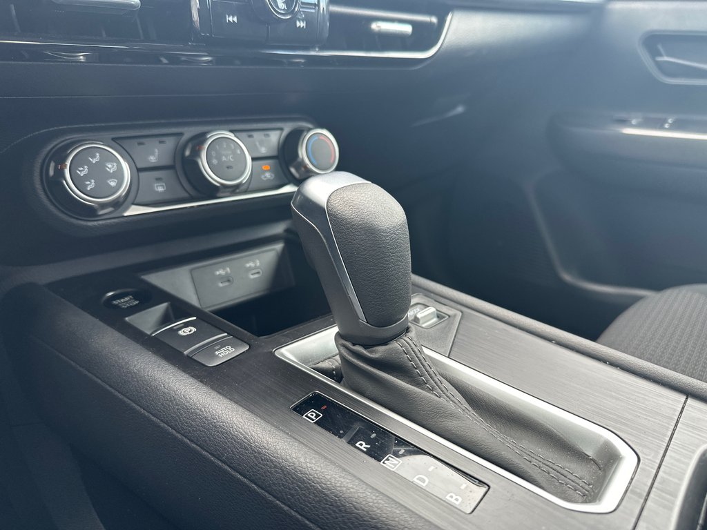 2025 Nissan Kicks S AWD in Amos, Quebec - 12 - w1024h768px
